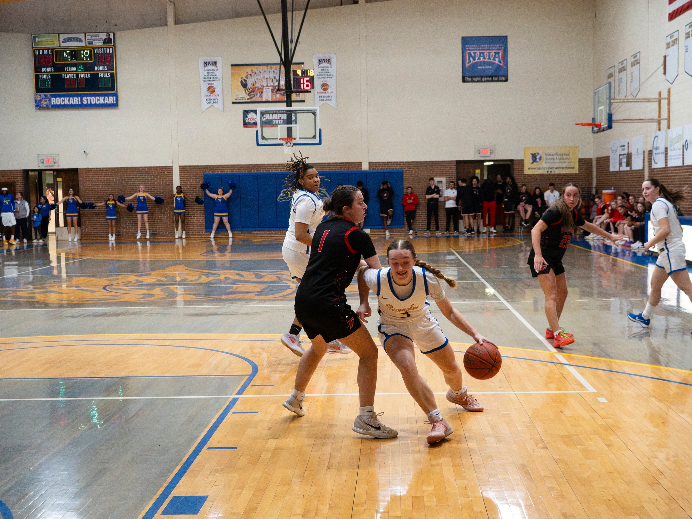 SWEDES BATTLE BACK BUT FALL SHORT 67-73
