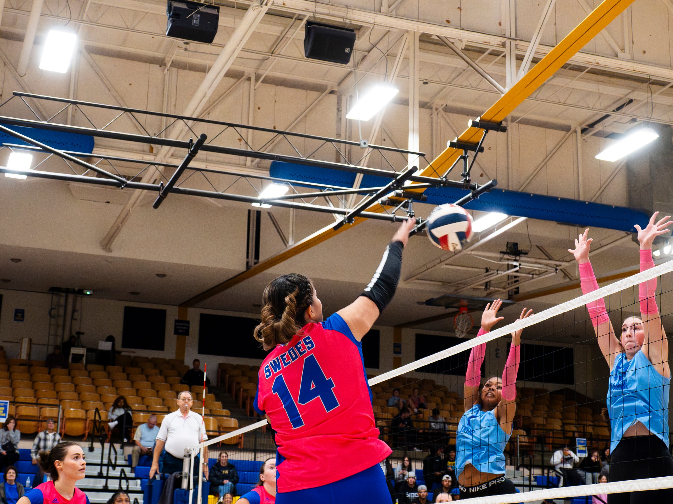SWEDES STIFLE SOUTHWESTERN IN COMMANDING FOUR-SET VICTORY